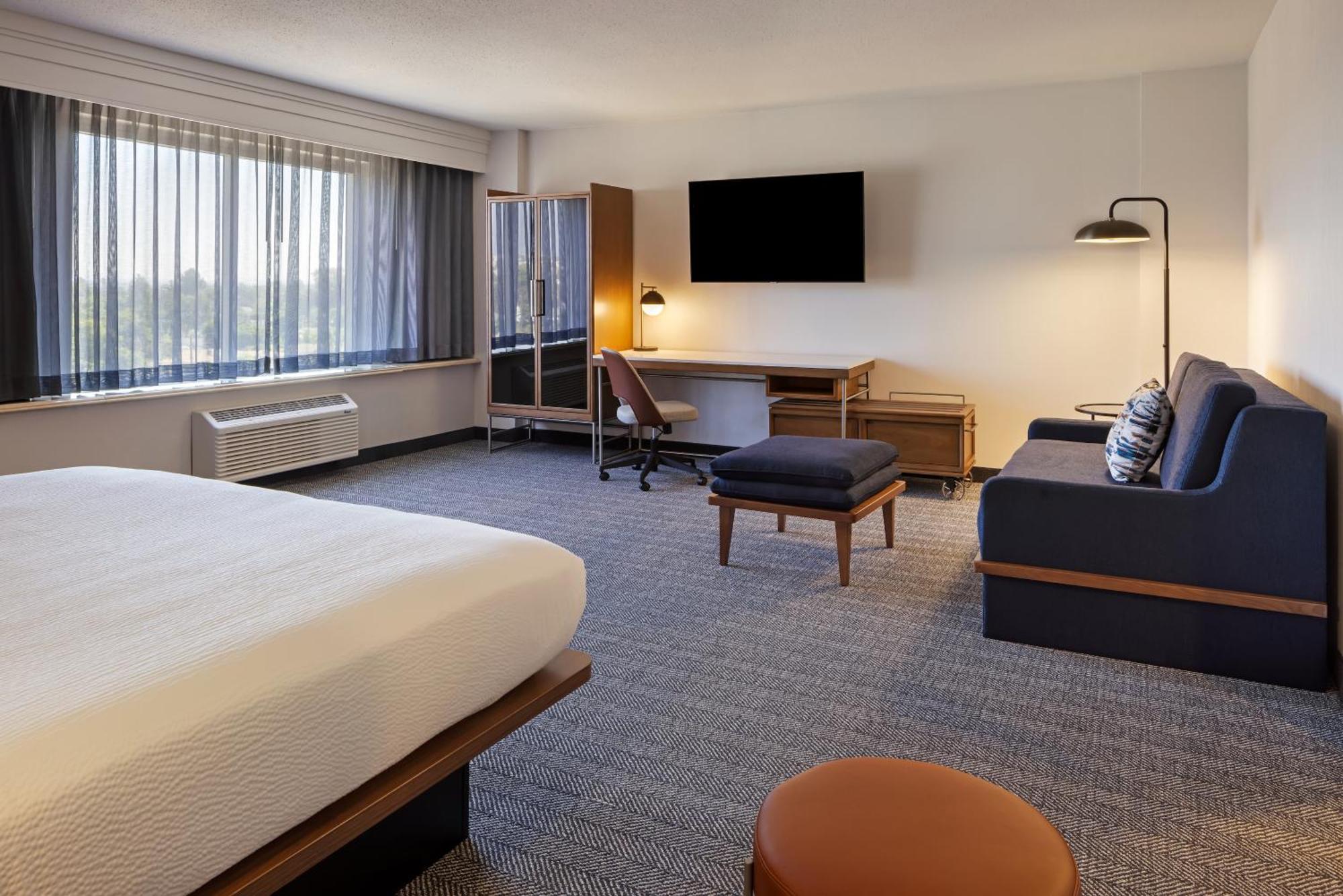 Courtyard By Marriott Hotel